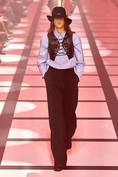 Look 77